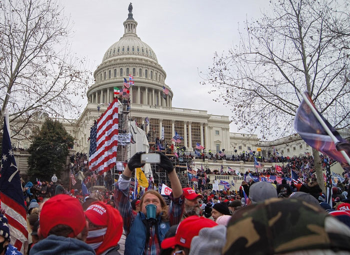 “Complete Collapse Of Common Sense”: 38 Reasons To Never Underestimate Groups Of Stupid People
