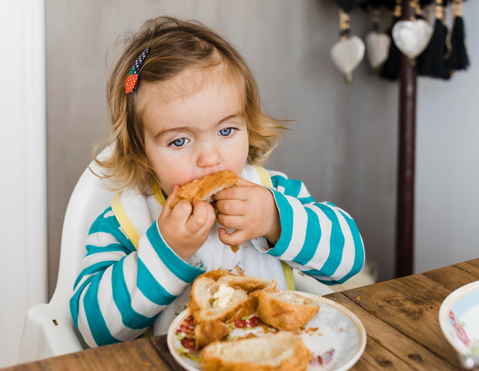 Young Girl Rejects Pizza After Ex’s Comment On Food, Dad Can’t Forgive Her Slipups Anymore
