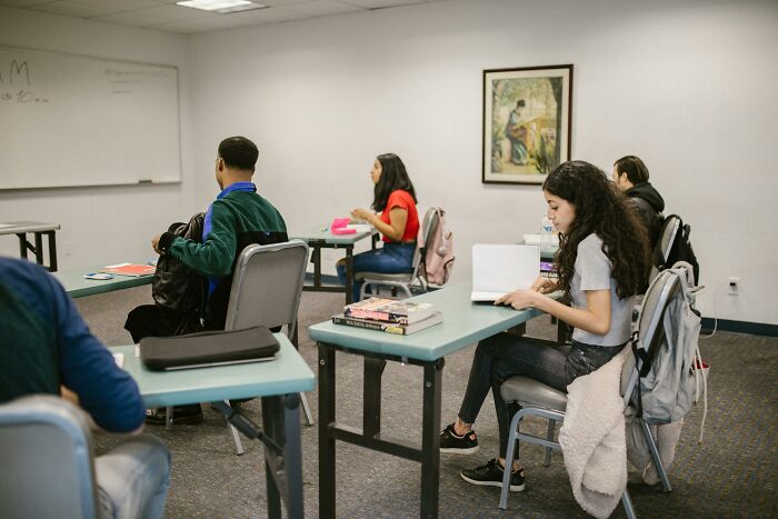 “Are You Smarter Than The Average U.S. Student?”: These 27 Questions Will Show