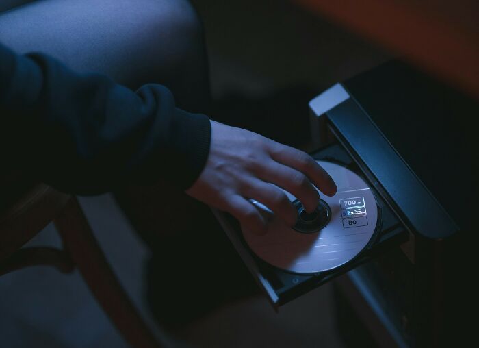 32 Haunting Mysteries From The Internet&#8217;s Early Days That You Might Not Believe Are True