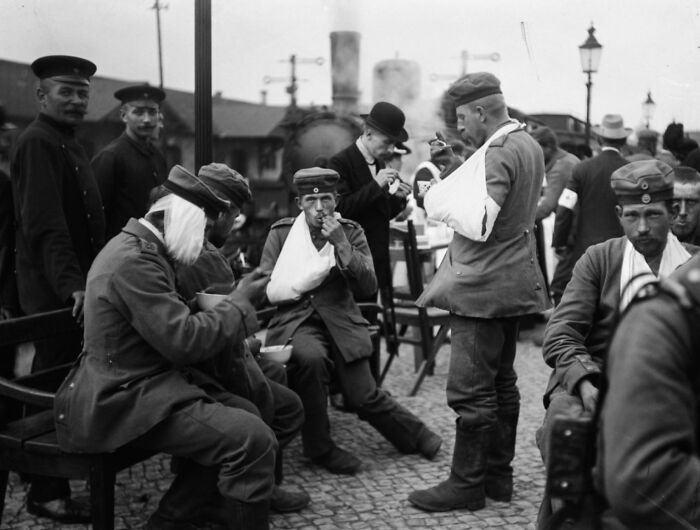 32 So-Called Facts About History That Turned Out To Be Completely False