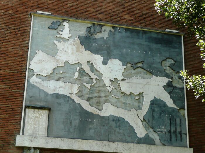 32 So-Called Facts About History That Turned Out To Be Completely False