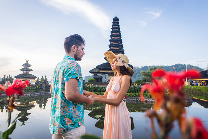 Man Cancels Honeymoon After Learning About Wife’s Expectations: “Men Have Been Doing It For Ages”