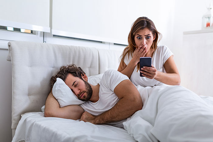 Man Decides To Test Pregnant Wife’s Loyalty In The Most Bizarre Way, Reveals His True Colors