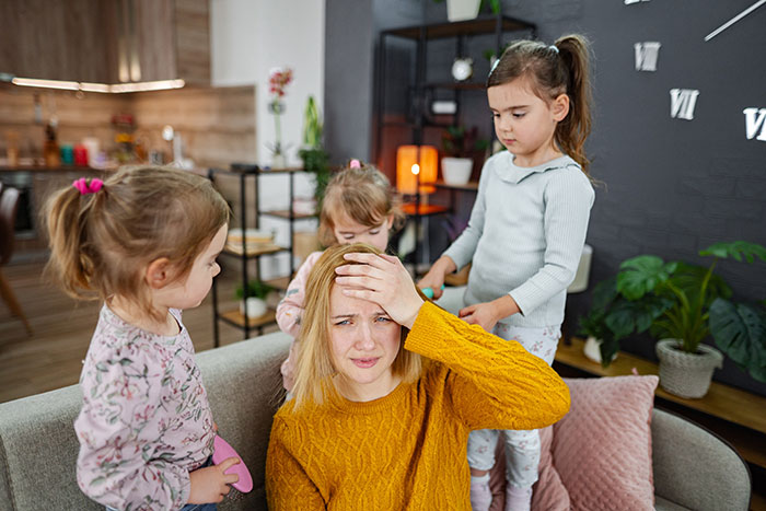 Wife Babysits Husband’s Coworker’s Kids, Then Starts Noticing Red Flags In Their Marriage