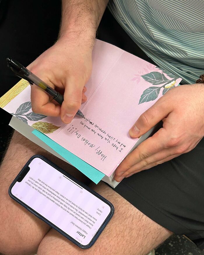 New York Subway Has The Most Unusual Passengers Carrying These 61 Things In Their Hands