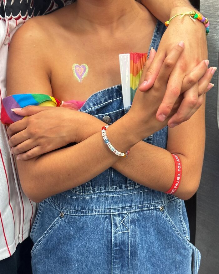 New York Subway Has The Most Unusual Passengers Carrying These 61 Things In Their Hands