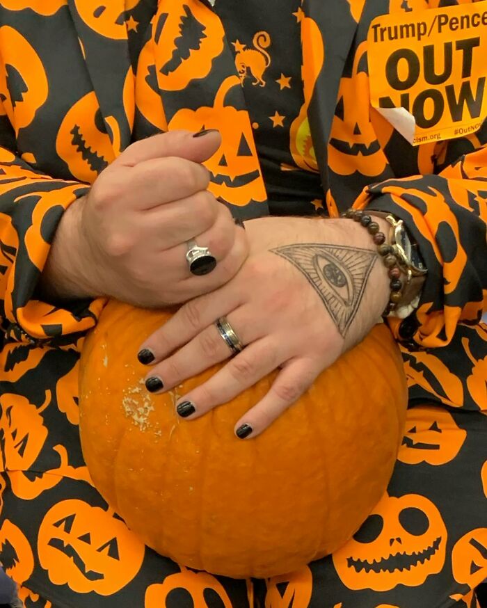 New York Subway Has The Most Unusual Passengers Carrying These 61 Things In Their Hands