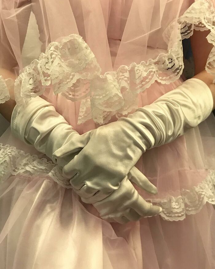 New York Subway Has The Most Unusual Passengers Carrying These 61 Things In Their Hands
