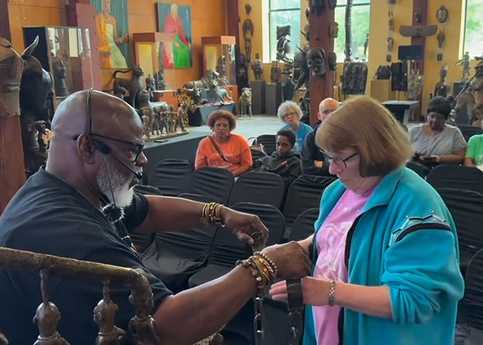 White Woman&#8217;s &#8220;Dramatic&#8221; Reaction To Being Shackled During African-American Museum Visit Goes Viral