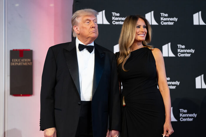 Body Language Experts Break Down Trump’s Finger-Pointing &#8216;Scolding&#8217; Exchange With Melania