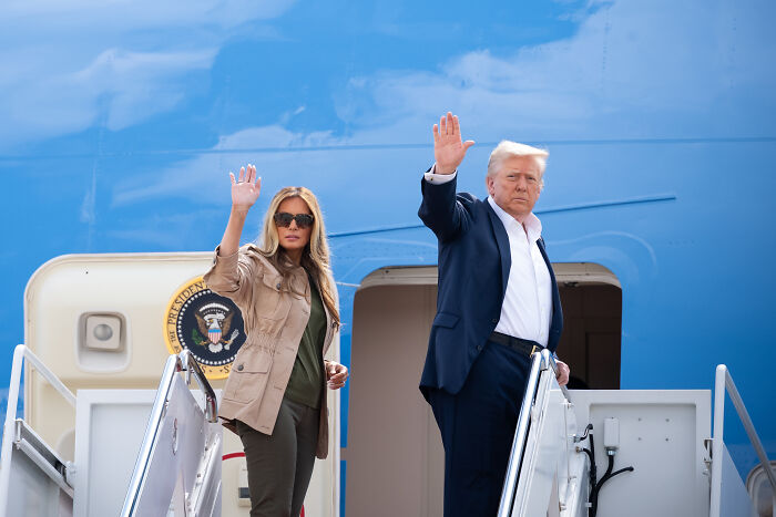 Body Language Experts Break Down Trump’s Finger-Pointing &#8216;Scolding&#8217; Exchange With Melania