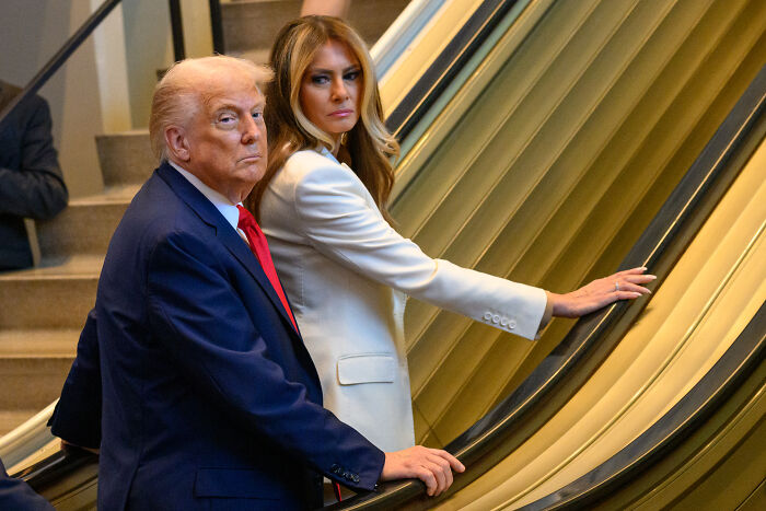 Body Language Experts Break Down Trump’s Finger-Pointing &#8216;Scolding&#8217; Exchange With Melania