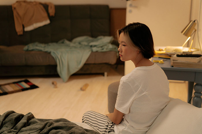Woman Lets Sis Move In In Exchange For Babysitting, Flabbergasted After She Starts Complaining