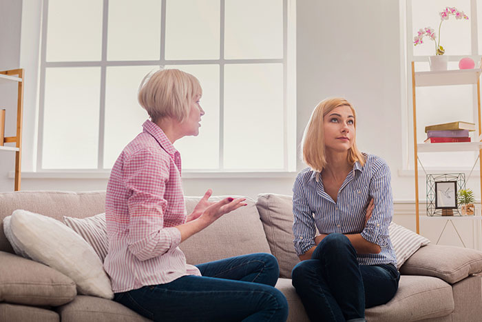 Woman Lets Sis Move In In Exchange For Babysitting, Flabbergasted After She Starts Complaining