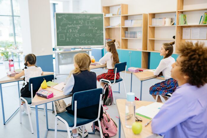 Only General Knowledge Geniuses Will Ace This 36-Question School Test