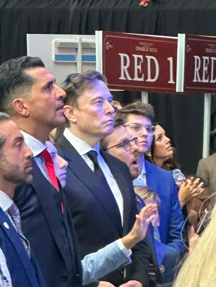&#8220;An Investigation Is Needed&#8221;: People Have Wild Reactions To Video Of Elon Musk Stretching Neck