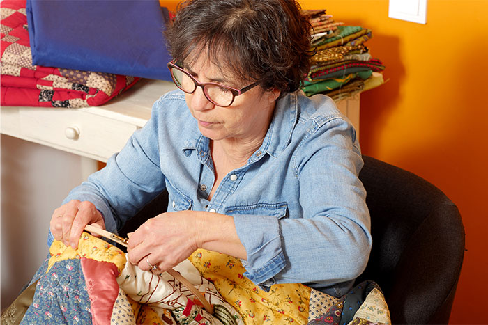“I’m Not Making A Quilt For A Couple Of Dogs”: MIL Refuses To Include Childfree Couple In Family Tradition