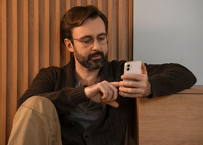 “My Best Friend’s Husband Went Through My Phone, And It Ended Our Friendship”