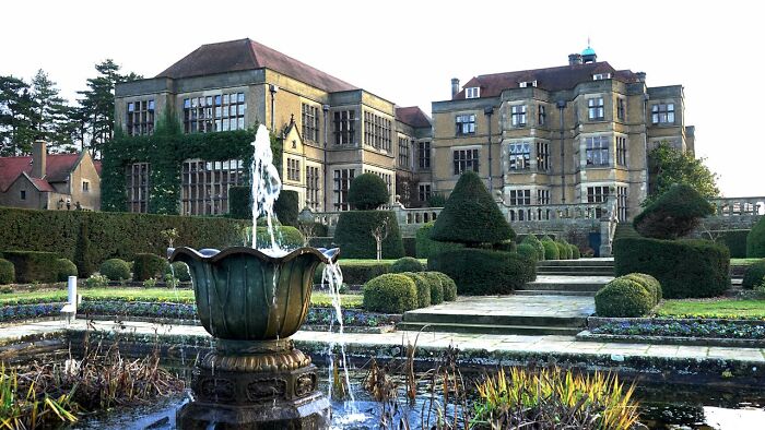 35 Jobs That Exist Solely For The Sake Of Ultra-Wealthy People, According To These Netizens