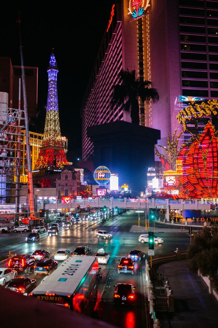 35 Jobs That Exist Solely For The Sake Of Ultra-Wealthy People, According To These Netizens