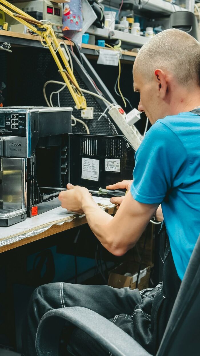 35 Jobs That Exist Solely For The Sake Of Ultra-Wealthy People, According To These Netizens