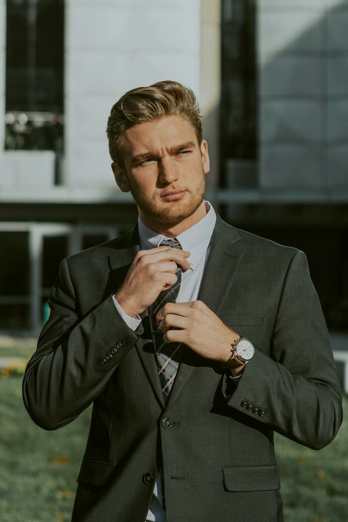 35 Jobs That Exist Solely For The Sake Of Ultra-Wealthy People, According To These Netizens