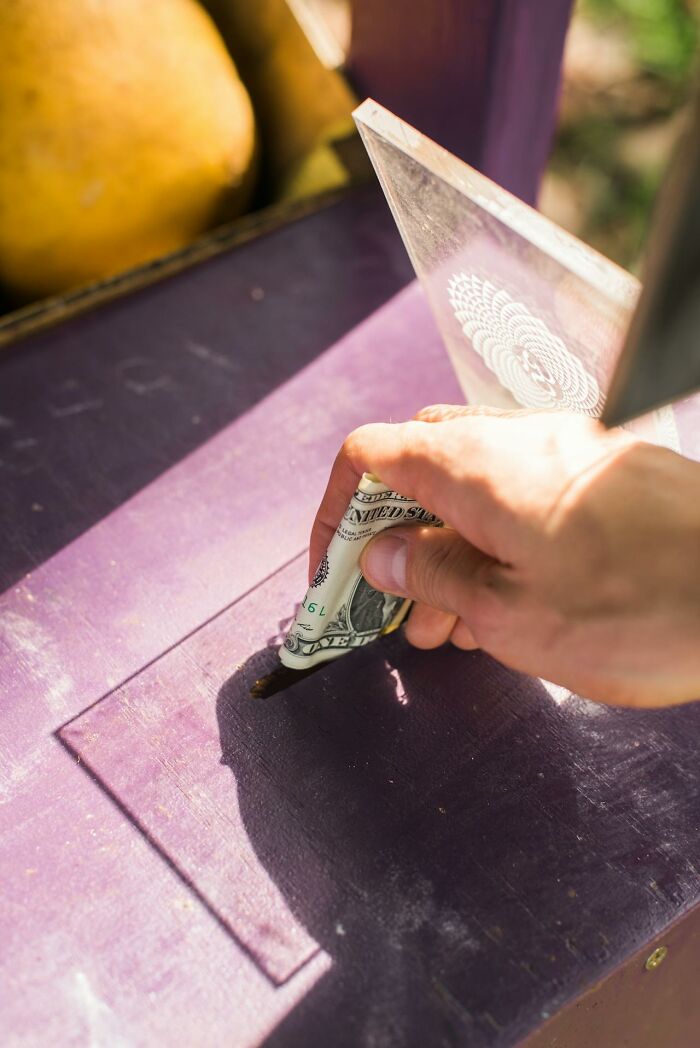 35 Jobs That Exist Solely For The Sake Of Ultra-Wealthy People, According To These Netizens