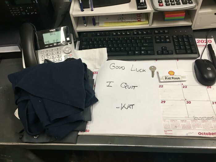 People Are Sharing Pics And Screenshots Of Why They Hate Their Boss