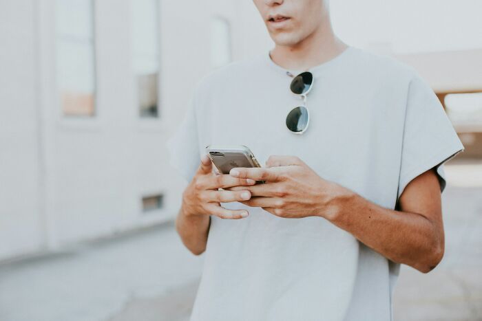 43 Bizarre Messages And Phone Calls That Made People Want To Chuck Their Phone Out The Window