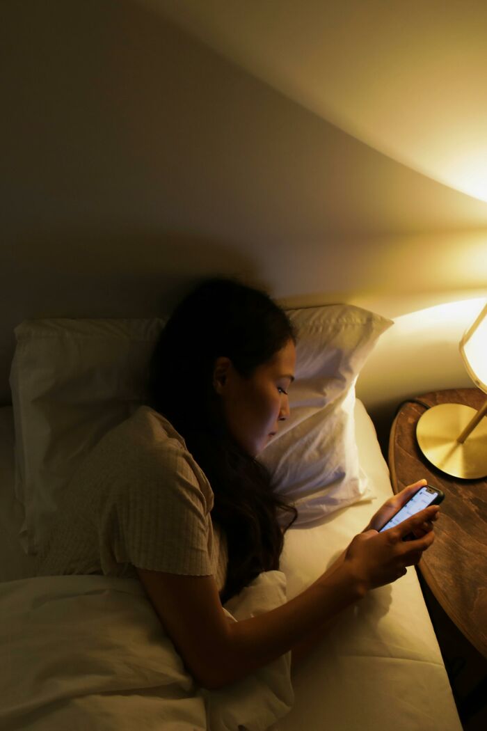 43 Bizarre Messages And Phone Calls That Made People Want To Chuck Their Phone Out The Window