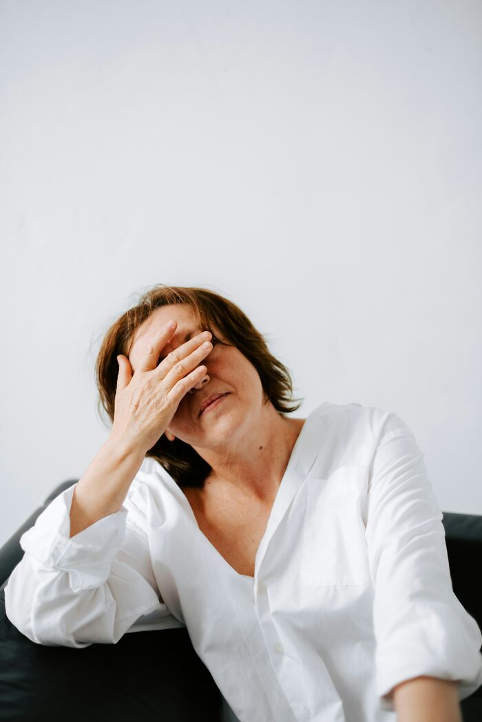 43 Bizarre Messages And Phone Calls That Made People Want To Chuck Their Phone Out The Window