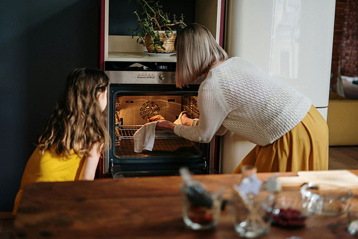 Chauvinist Hubs Says Wife&#8217;s Only Purpose In Life Is To Be A Mom, Folks Give Her A Reality Check