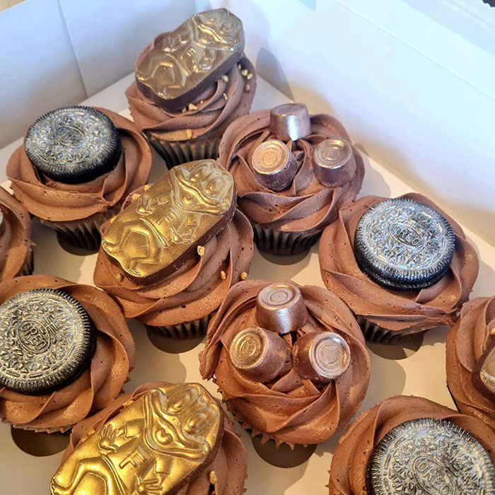 Mom Spends Hours Baking Cupcakes For Son’s Birthday, Is Furious After School&#8217;s Reaction