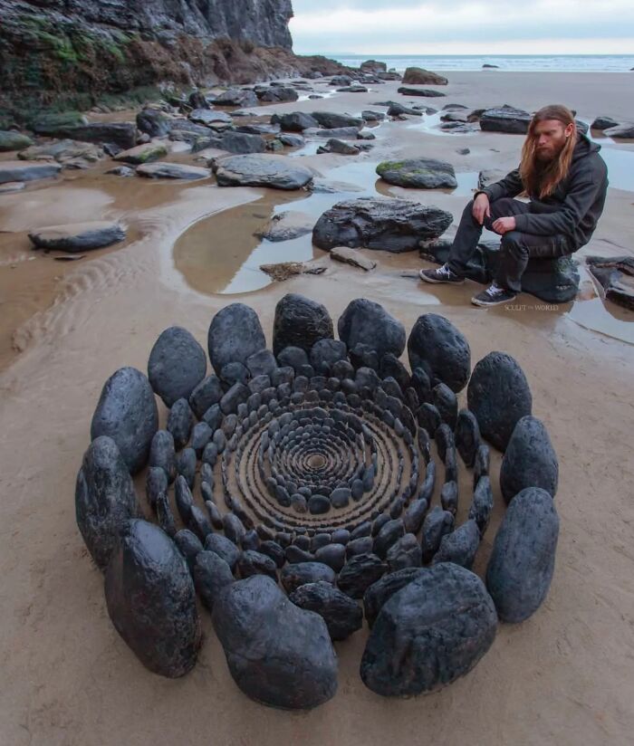 Unnaturally Natural Patterns: Artist Arranges Stones And Other Materials In Stunning Land Art (47 New Pics)