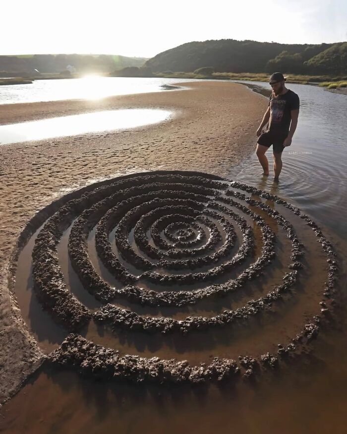 Unnaturally Natural Patterns: Artist Arranges Stones And Other Materials In Stunning Land Art (47 New Pics)