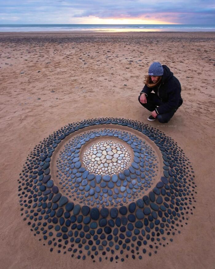 Unnaturally Natural Patterns: Artist Arranges Stones And Other Materials In Stunning Land Art (47 New Pics)