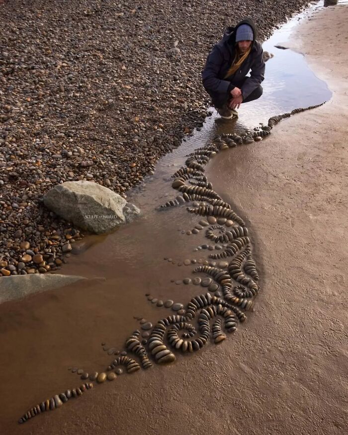 Unnaturally Natural Patterns: Artist Arranges Stones And Other Materials In Stunning Land Art (47 New Pics)