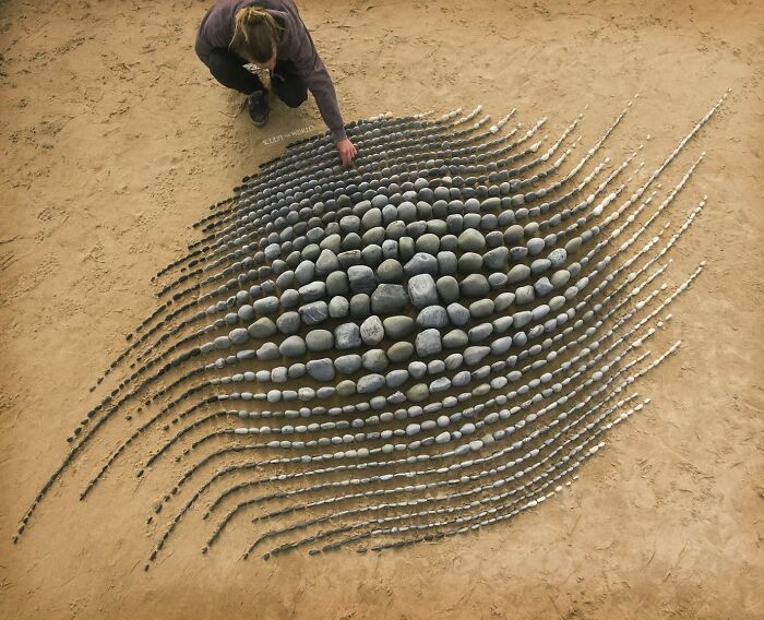 Unnaturally Natural Patterns: Artist Arranges Stones And Other Materials In Stunning Land Art (47 New Pics)