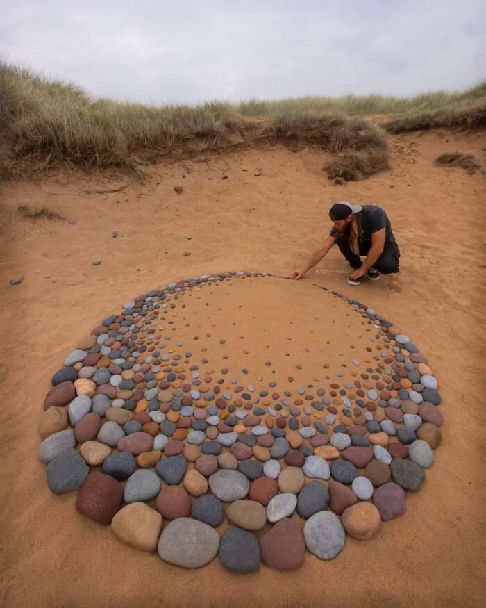 Unnaturally Natural Patterns: Artist Arranges Stones And Other Materials In Stunning Land Art (47 New Pics)