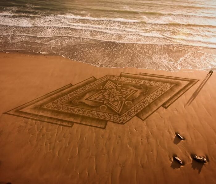 Unnaturally Natural Patterns: Artist Arranges Stones And Other Materials In Stunning Land Art (47 New Pics)