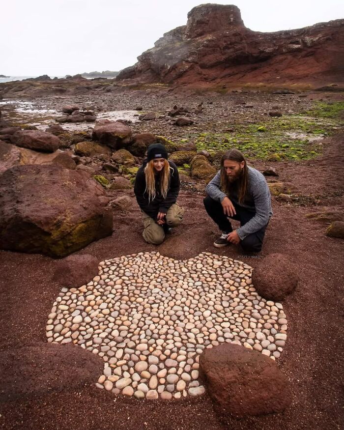 Unnaturally Natural Patterns: Artist Arranges Stones And Other Materials In Stunning Land Art (47 New Pics)
