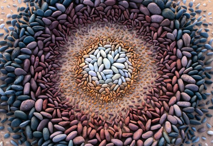 Unnaturally Natural Patterns: Artist Arranges Stones And Other Materials In Stunning Land Art (47 New Pics)