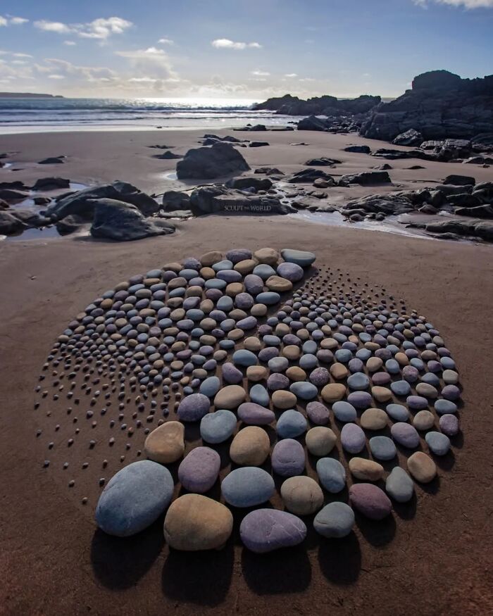 Unnaturally Natural Patterns: Artist Arranges Stones And Other Materials In Stunning Land Art (47 New Pics)