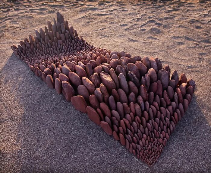 Unnaturally Natural Patterns: Artist Arranges Stones And Other Materials In Stunning Land Art (47 New Pics)