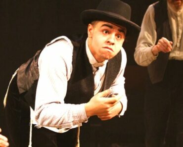 Elliot Kingsley Image in theater