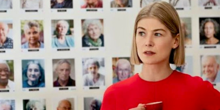 Rosamund Pike in I Care a Lot