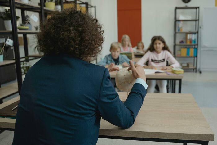 47 Times Teachers Surprised Students With Funny Jokes, Savage Roasts, And Other Iconic Comments