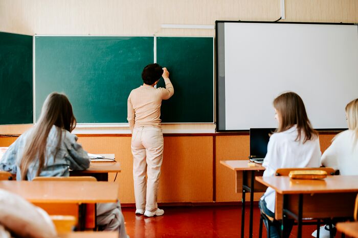 47 Times Teachers Surprised Students With Funny Jokes, Savage Roasts, And Other Iconic Comments