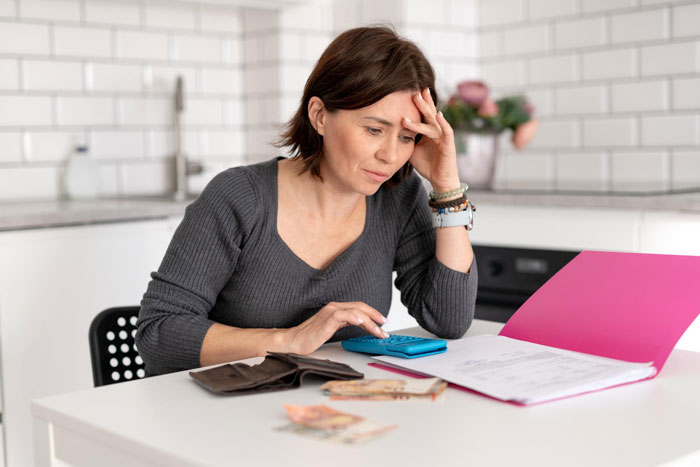 Mom Uses Insurance Payout To Cover Daughter&#8217;s Student Loan, Son Considers This Deeply Unfair